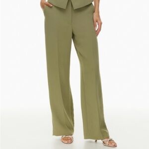 WORN ONCE - Aritzia Limitless Crepette Pant - Size 2 - Colour Bosanana Green